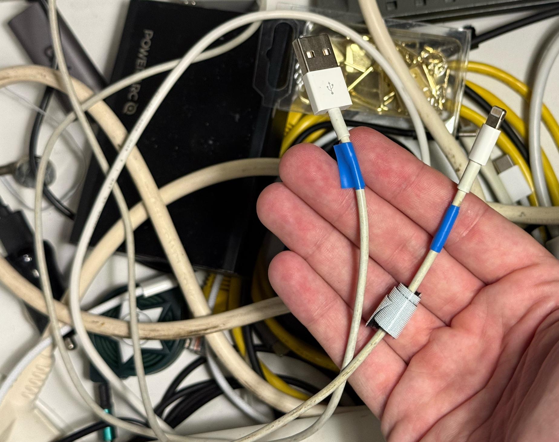 Colour-coded cables