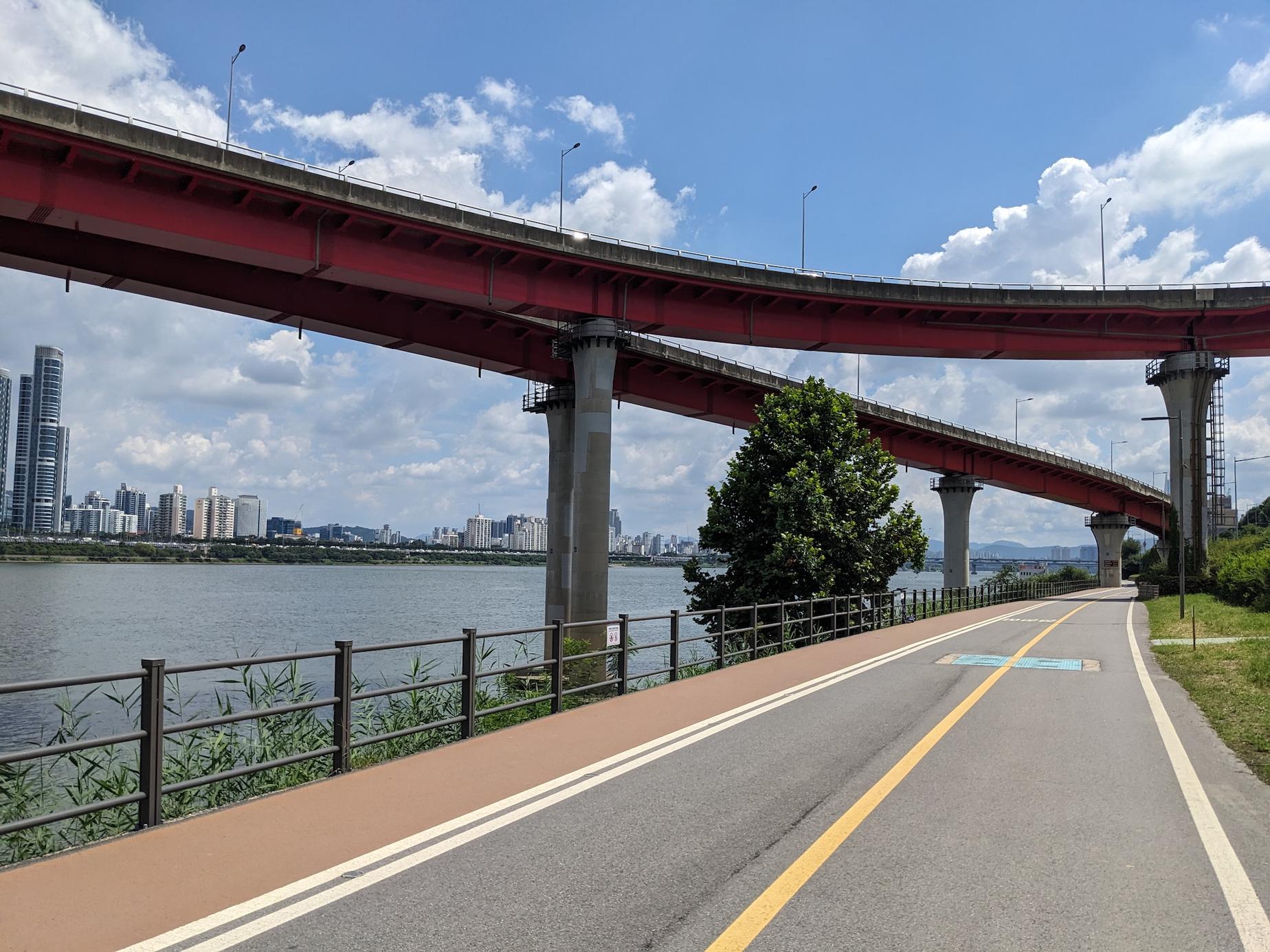 Han river bike path in Seoul